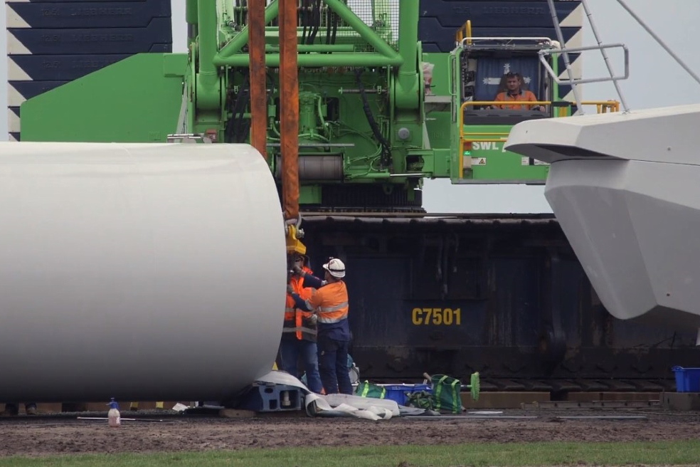 Ветер продолжает оставаться одним из доминирующих источников в индийской индустрии возобновляемых источников энергии, составляя порядка 50% всей установленной мощности ВИЭ и около 10% от общей установленной мощности в стране