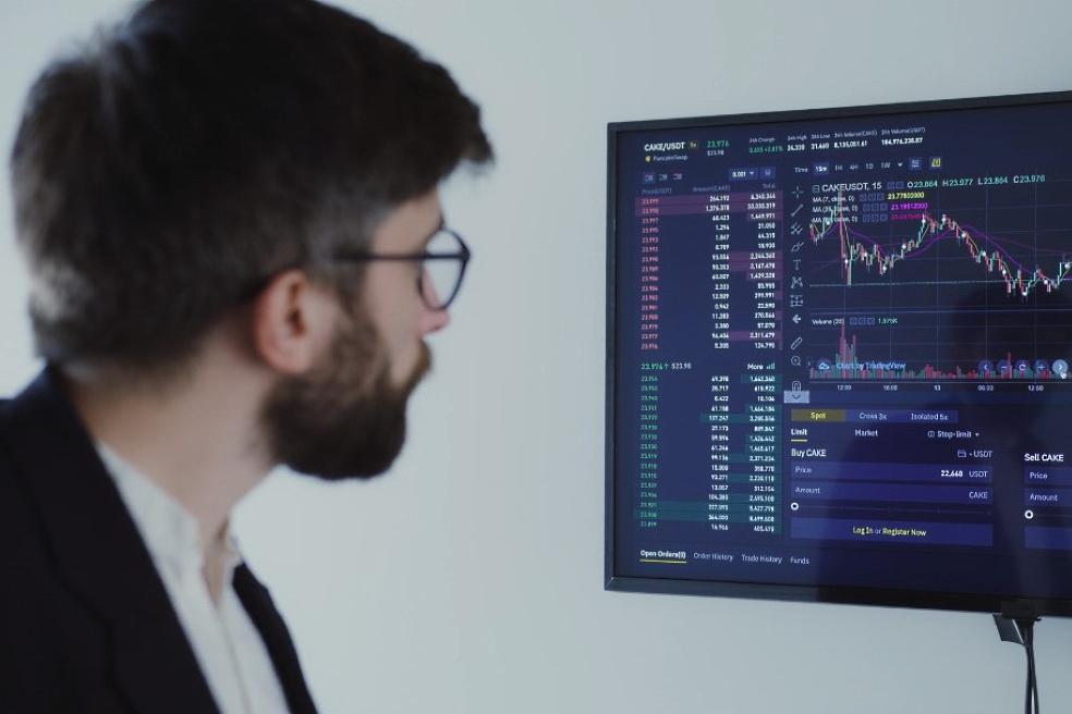 Эффективное привлечения инвестиций становится все более сложной задачей не только для развивающихся стран, но и для развитых индустриальных рынков