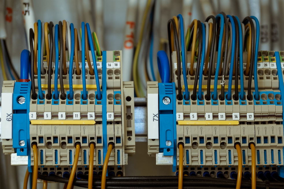 Наиболее распространенными типами аккумуляторных батарей в коммерческой сети являются свинцово-кислотные, литий-ионные и никель-кадмиевые Наиболее распространенными типами аккумуляторных батарей в коммерческой сети являются свинцово-кислотные, литий-ионные и никель-кадмиевые