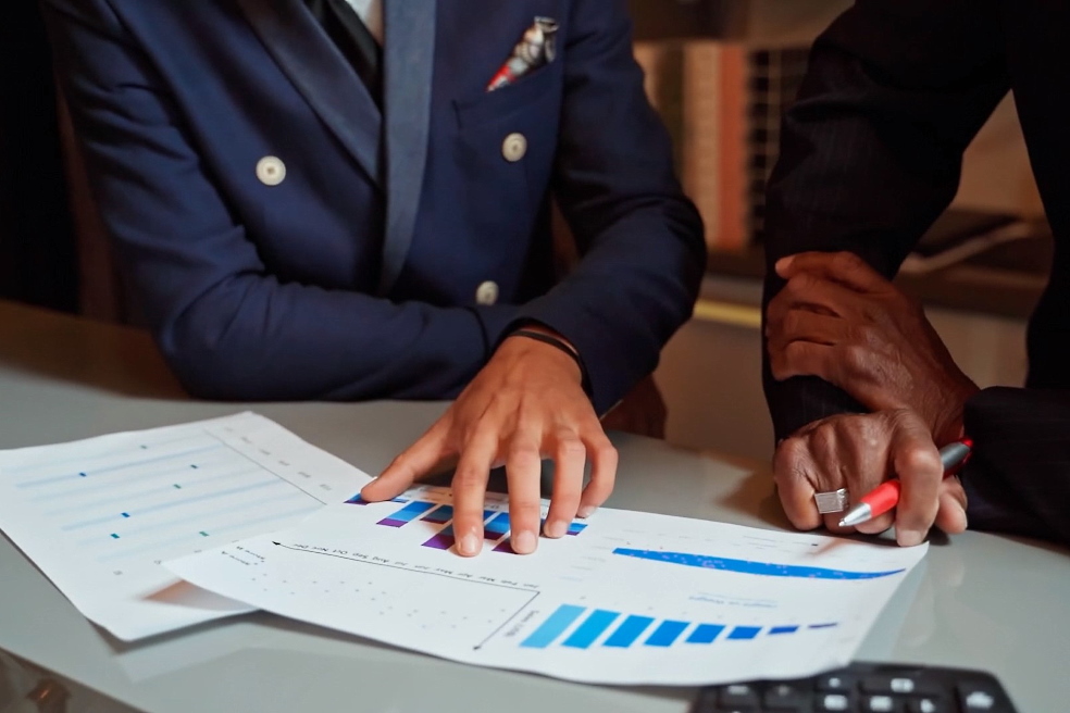 Инструменты для опосредованного финансирования сельскохозяйственных инвестиционных проектов включают посредников, которые помогают обеспечивать производственные ресурсы для ведения бизнеса и устанавливать отношения между сельскохозяйственными производителями и конечными потребителями их продукции