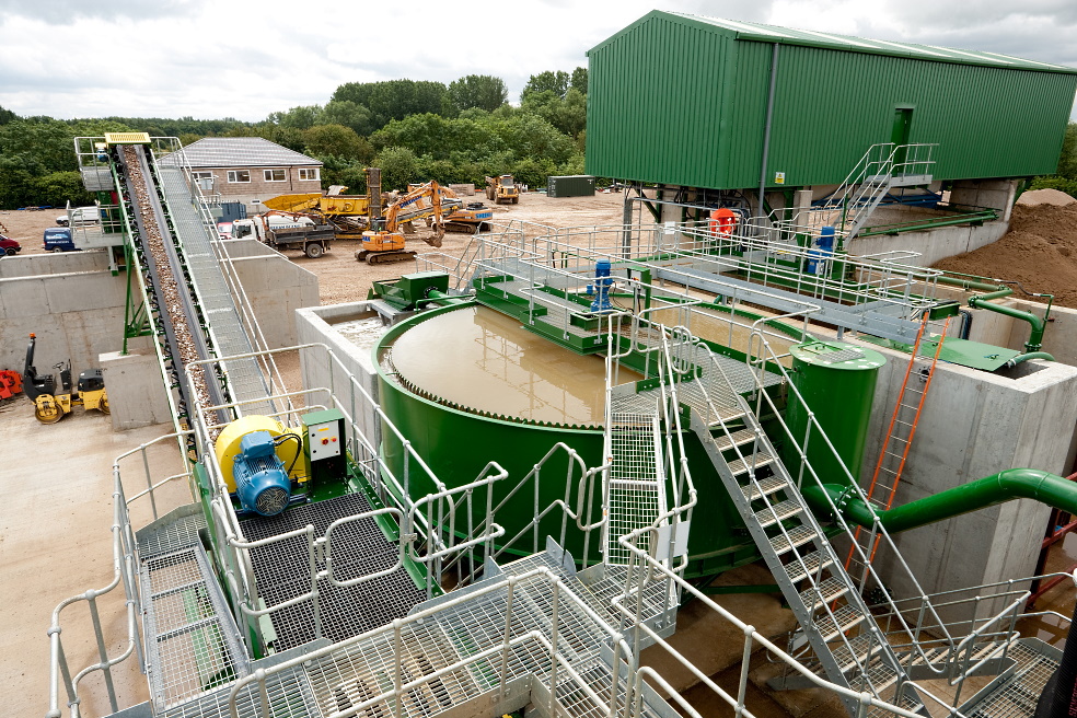 Мы предоставляем полный спектр услуг по мониторингу, техническому обслуживанию, ремонту и эксплуатации мусороперерабатывающих заводов в СНГ, Европейском союзе и других странах мира