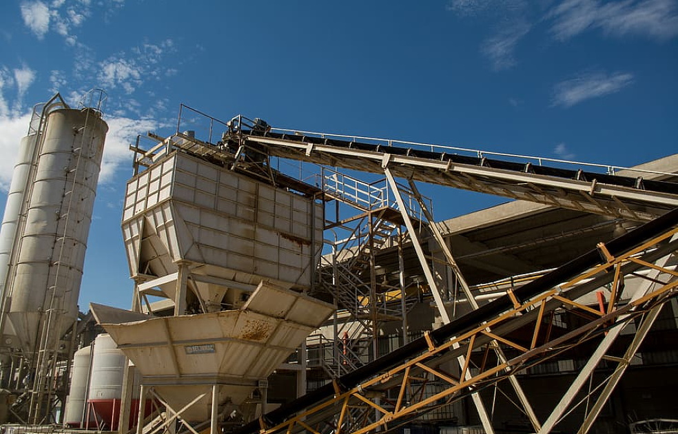 Наша компания предлагает комплексные и интегрированные решения для всех этапов строительства и эксплуатации цементного завода Наша компания предлагает комплексные и интегрированные решения для всех этапов строительства и эксплуатации цементного завода