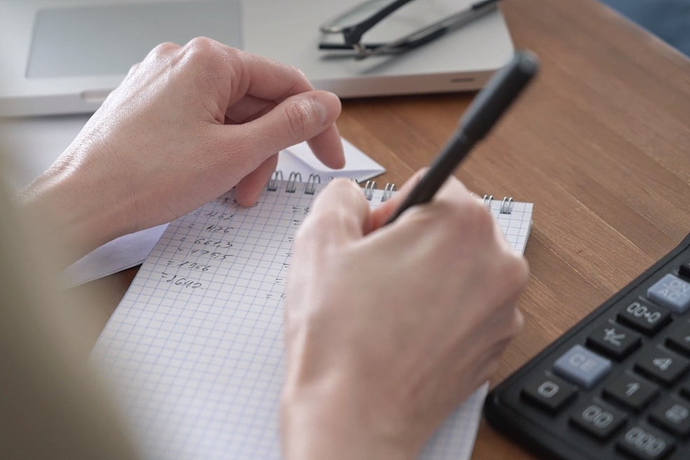 Выбор метода финансирования в автомобильной промышленности зависит от многочисленных факторов, и невозможно четко определить оптимальный уровень долга в финансовой структуре проекта