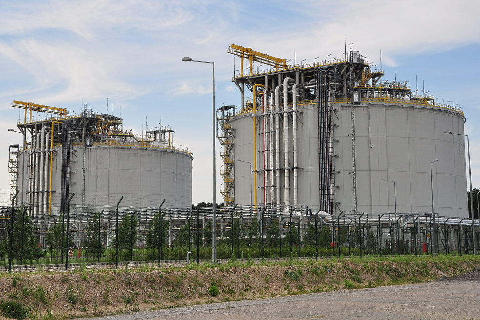 При инженерном проектировании регазификационных терминалов СПГ наиболее важно правильно выбрать конструкцию резервуаров При инженерном проектировании регазификационных терминалов СПГ наиболее важно правильно выбрать конструкцию резервуаров